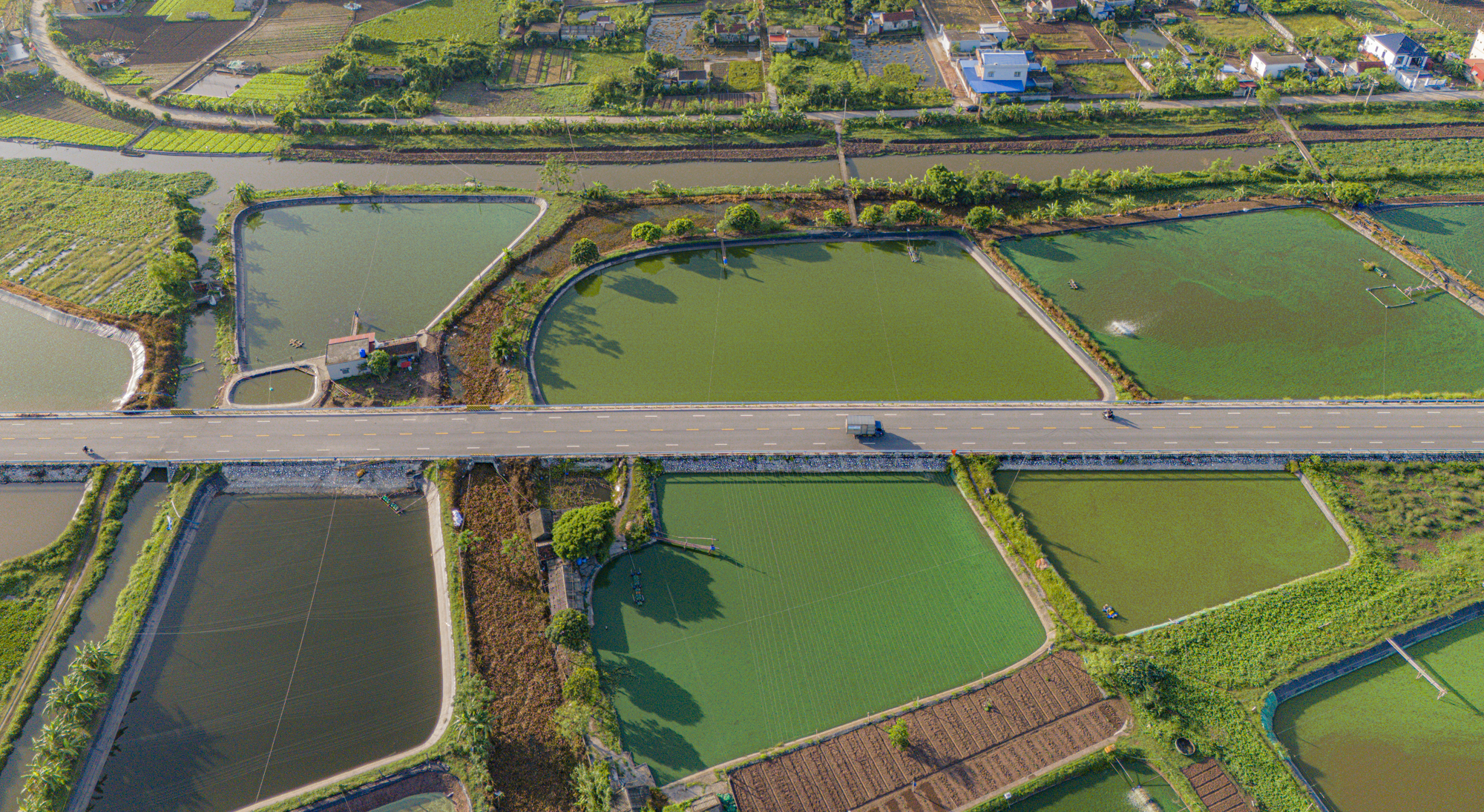 Chiêm ngưỡng tuyến đường 2.700 tỷ đồng, dài 65 km mới hoàn thành ở Nam Định- Ảnh 5.