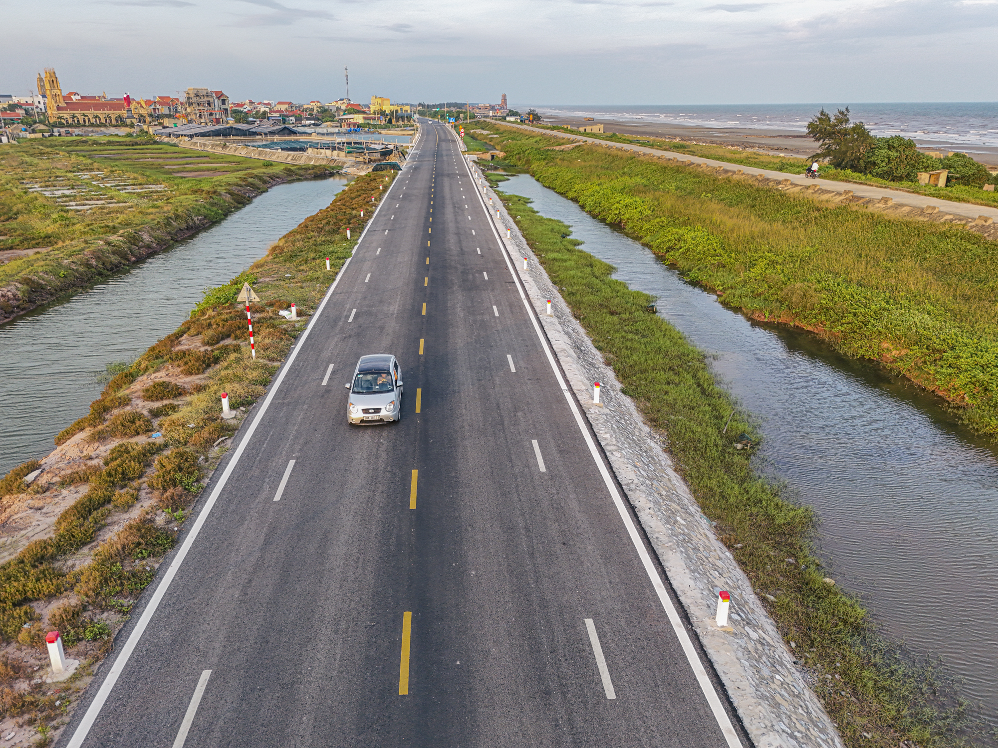 Chiêm ngưỡng tuyến đường 2.700 tỷ đồng, dài 65 km mới hoàn thành ở Nam Định- Ảnh 9.