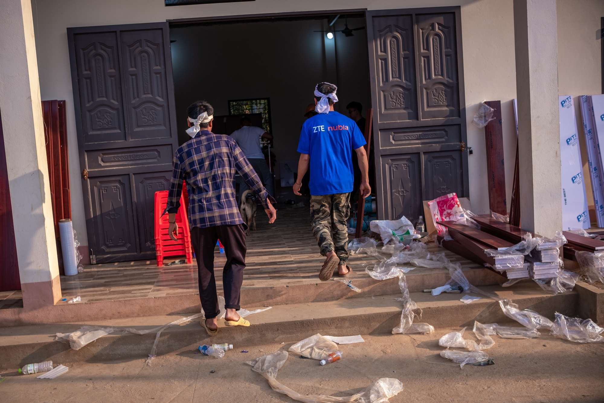 Về với Làng Nủ những ngày này: Nắng nhuộm vàng những ngôi nhà mới, người dân gượng dậy sau tang thương- Ảnh 9.