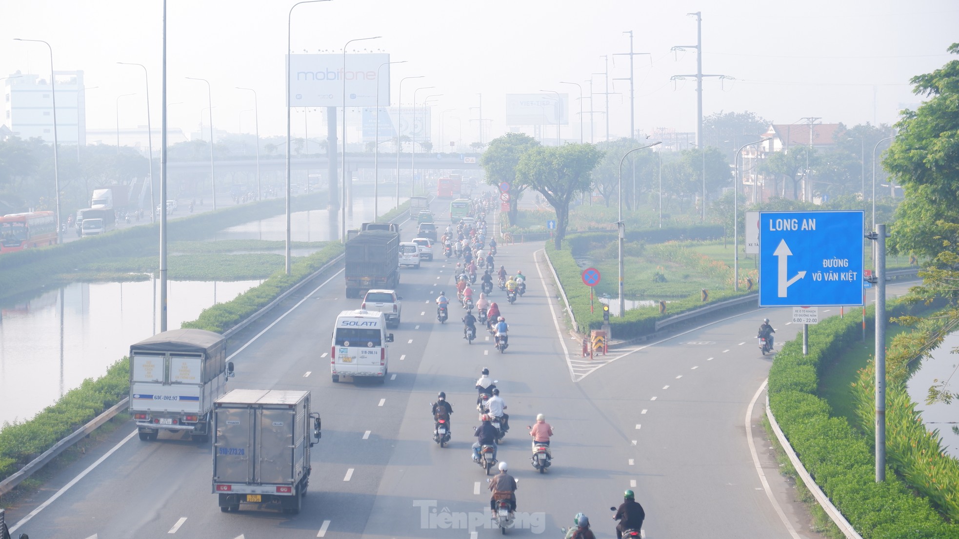 TPHCM sương mù bao phủ, bụi mịn vượt ngưỡng- Ảnh 5.