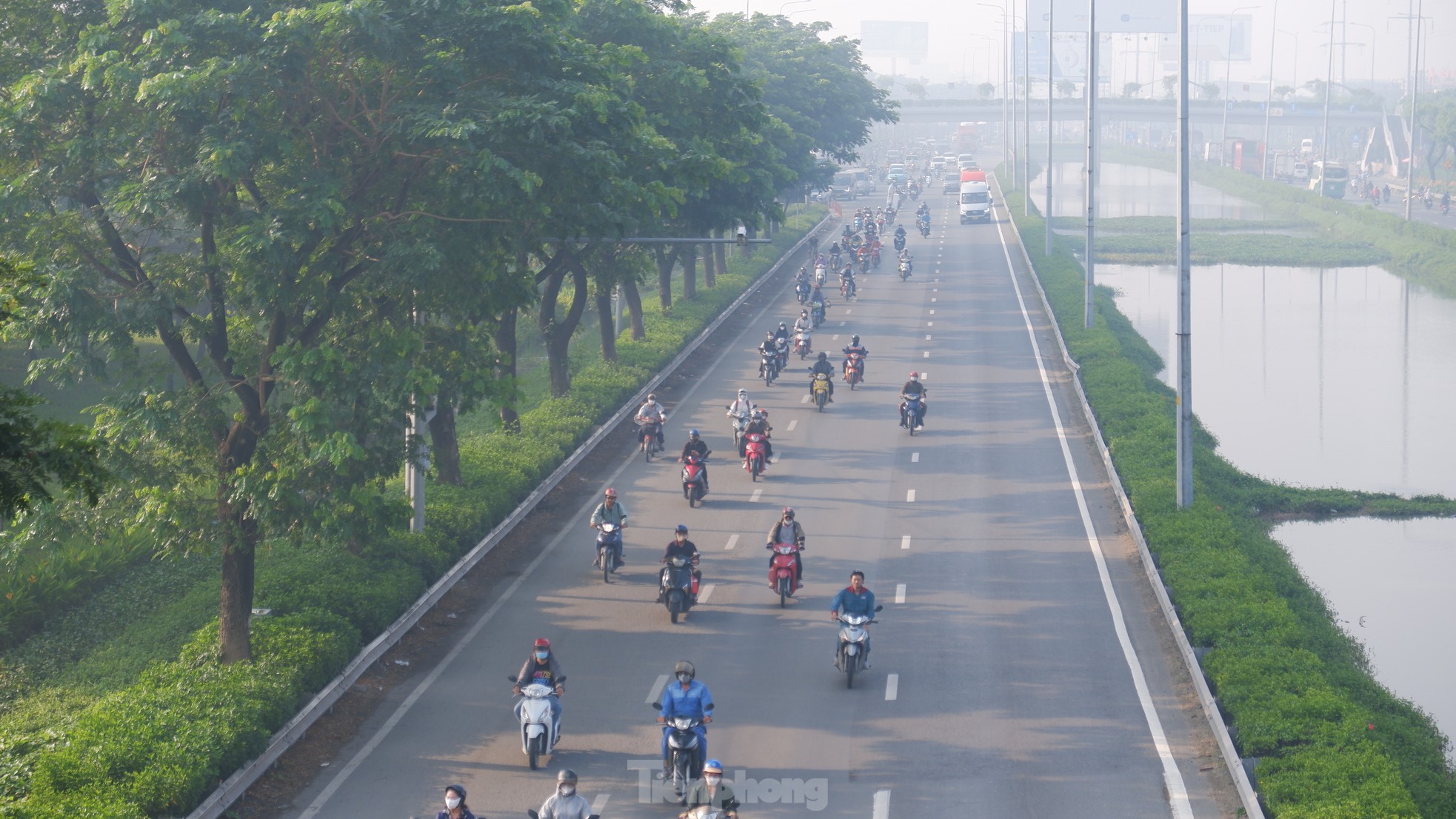 TPHCM sương mù bao phủ, bụi mịn vượt ngưỡng- Ảnh 6.