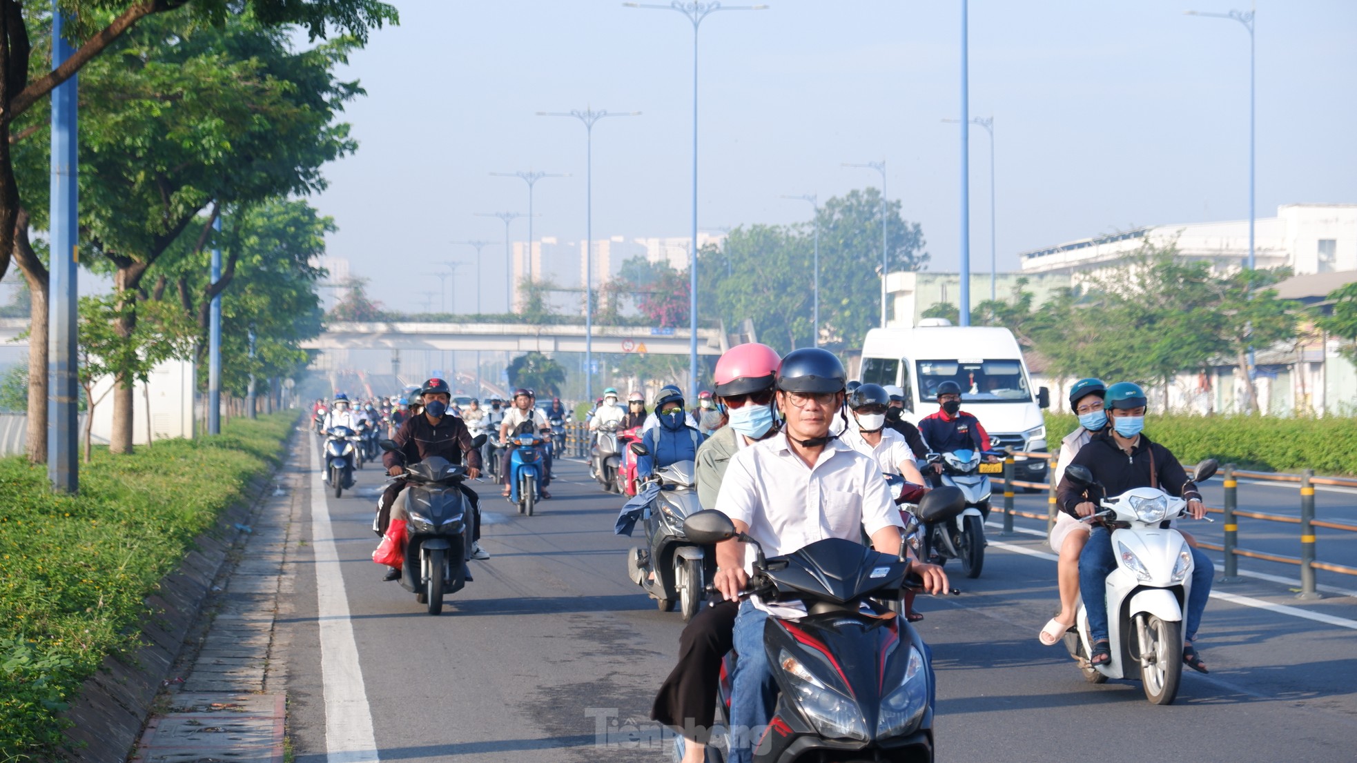 TPHCM sương mù bao phủ, bụi mịn vượt ngưỡng- Ảnh 3.