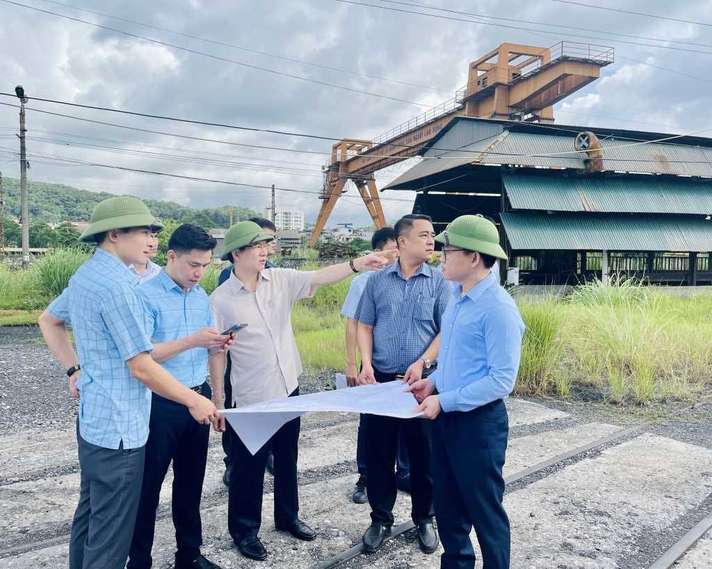 Quảng Ninh: Đẩy nhanh tiến độ các công trình chào mừng Đại hội Đảng bộ các cấp- Ảnh 1.