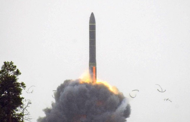 Ukraine cáo buộc Nga dùng ICBM, Mỹ tăng viện trợ, nguy cơ xung đột lan rộng- Ảnh 1.