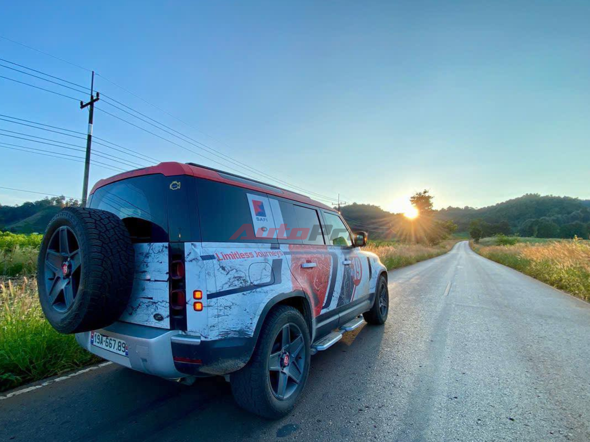 Chủ xe Defender lái 7.000km xuyên Việt Nam - Thái Lan: ‘Chạy địa hình sướng, có đoạn vượt 4.000 khúc cua, vẫn còn điểm bất tiện’- Ảnh 2.