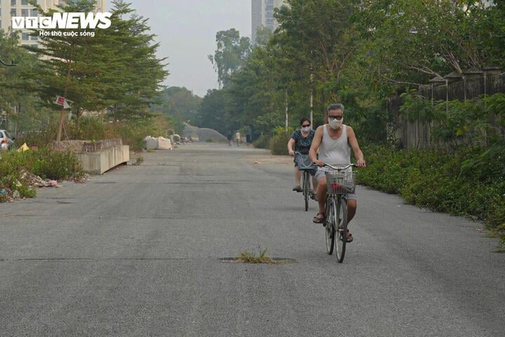 Đường 1,4km thi công 4 năm chưa xong, thành nơi tập kết rác, bãi đỗ xe- Ảnh 5.