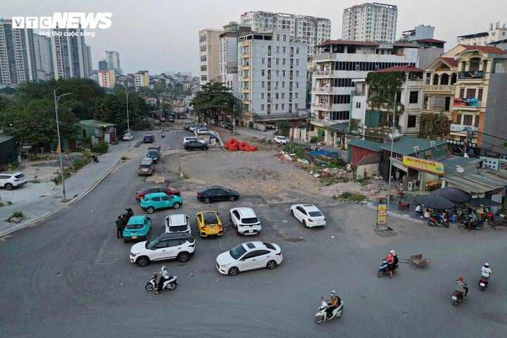 Đường 1,4km thi công 4 năm chưa xong, thành nơi tập kết rác, bãi đỗ xe- Ảnh 8.