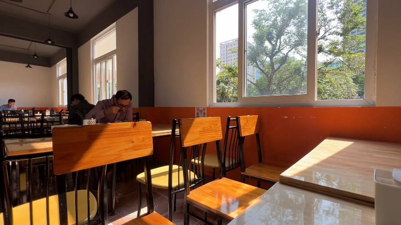 "Lạc chân" vào canteen nhỏ giữa lòng Đại học Sư phạm Hà Nội, hóa ra các thủ khoa toàn quốc ăn thế này!- Ảnh 6.