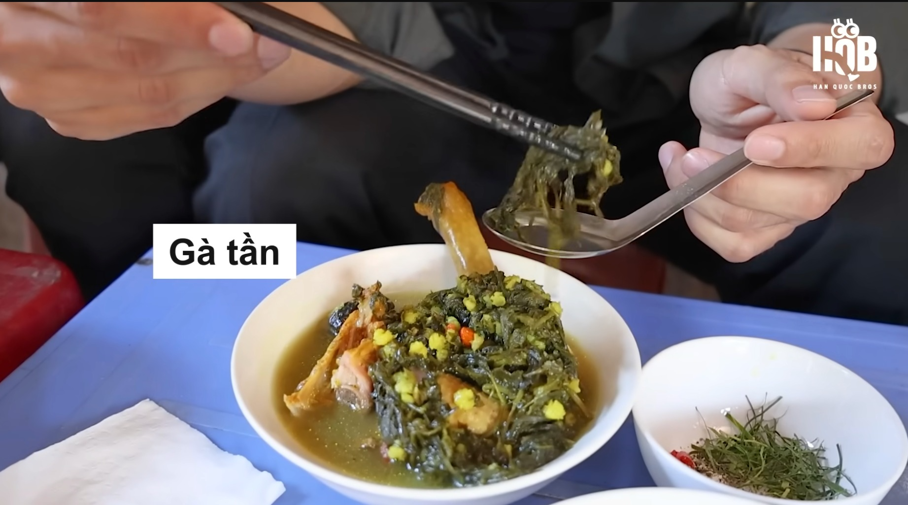 2 chàng trai Hàn Quốc "đấu khẩu" tiếng Việt trong chuyến food tour Hải Phòng, không ai chịu ai khiến dân tình cười đau bụng- Ảnh 9.