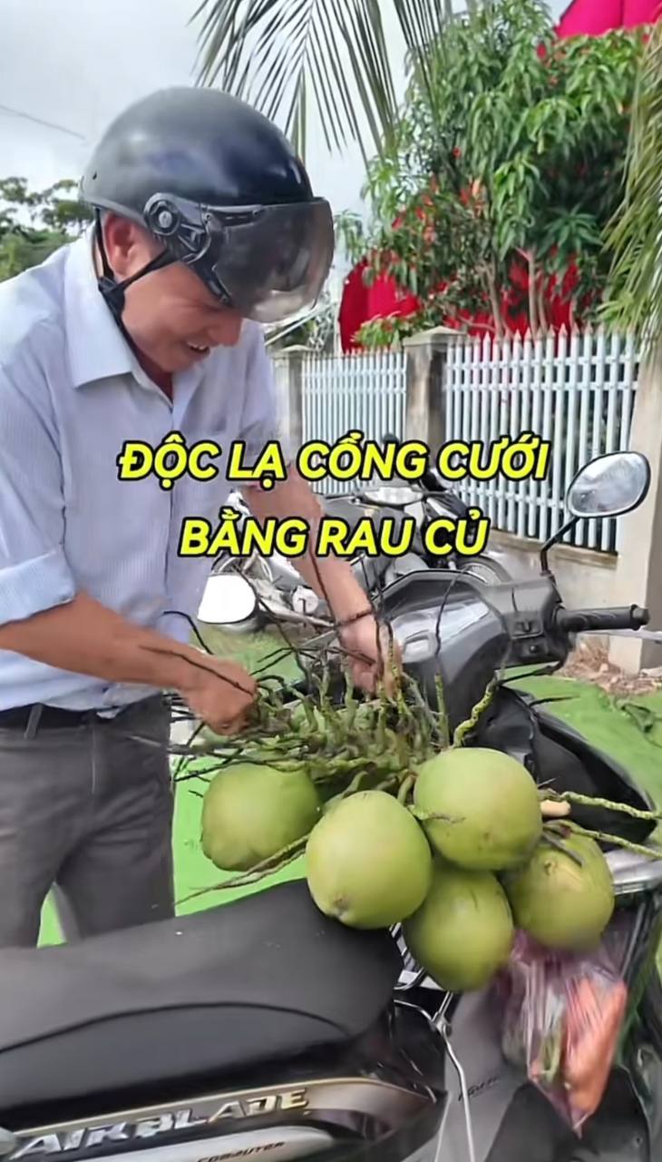 Độc lạ Bình Định: Đám cưới trang trí bằng 1 tấn rau củ, vừa giản dị còn làm quà cho khách mang về nấu ăn- Ảnh 1.