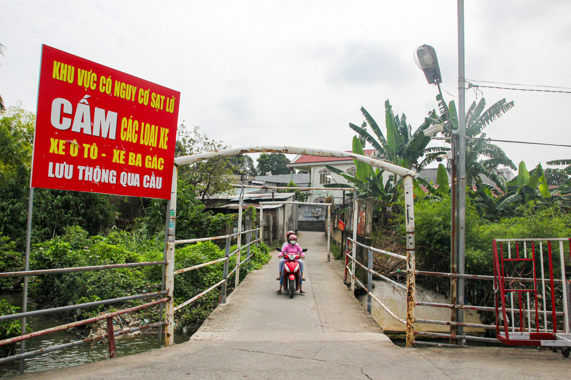 Khu nhà khổng lồ, vách kề vách, tường sát tường tại phường có dân số gần bằng quận 1- Ảnh 5.