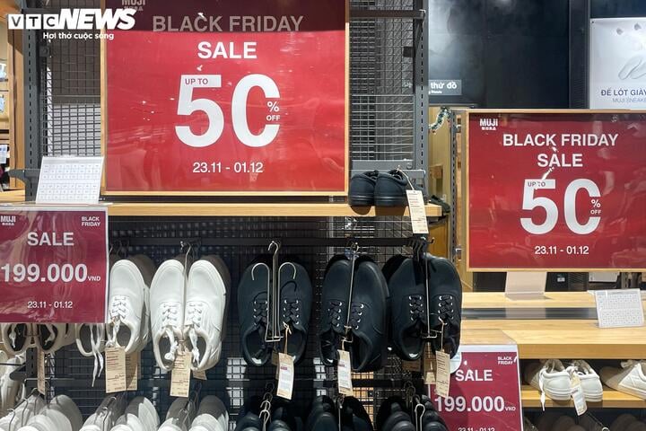 Cửa hàng ở Hà Nội giảm giá 'đỉnh nóc, kịch trần' tới 90% nhân Black Friday- Ảnh 13.