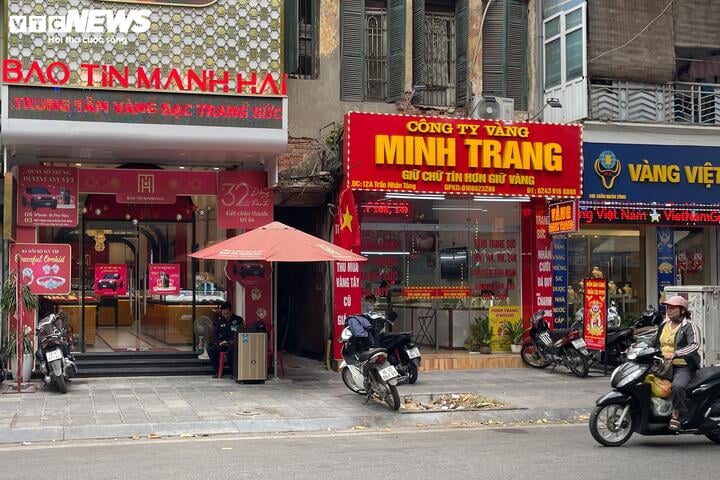 Mở bán vàng nhẫn không giới hạn, cửa hàng vẫn bất ngờ vắng khách- Ảnh 3.