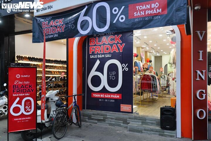 Cửa hàng ở Hà Nội giảm giá 'đỉnh nóc, kịch trần' tới 90% nhân Black Friday- Ảnh 4.