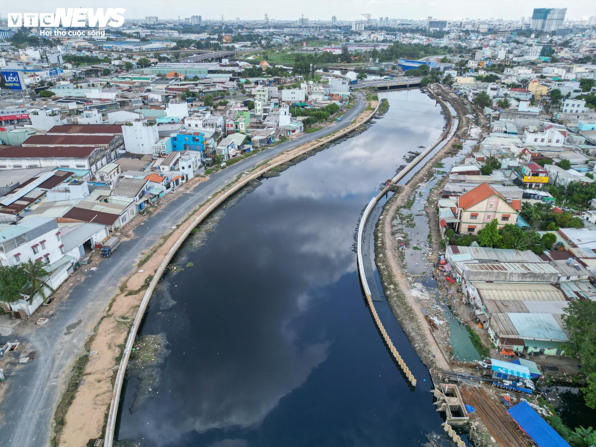 Hiện trạng dự án cải tạo kênh ô nhiễm bậc nhất TP.HCM sau hơn 1 năm thi công- Ảnh 2.