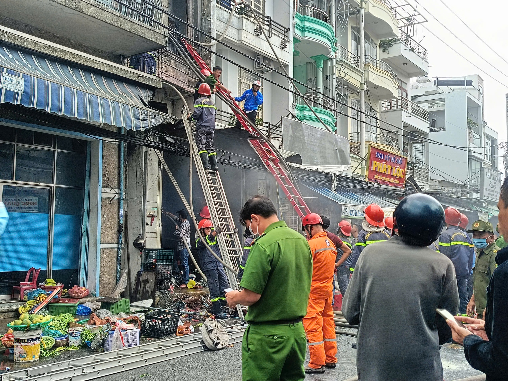 Cháy nhà ở Nha Trang, 4 người trong gia đình tử vong- Ảnh 1.