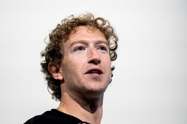 Bữa tối kỳ quặc của Mark Zuckerberg với ông Donald Trump: Từ bị ‘đe dọa tống giam’ đến thái độ làm hòa và biết ơn của ông chủ Facebook- Ảnh 1.