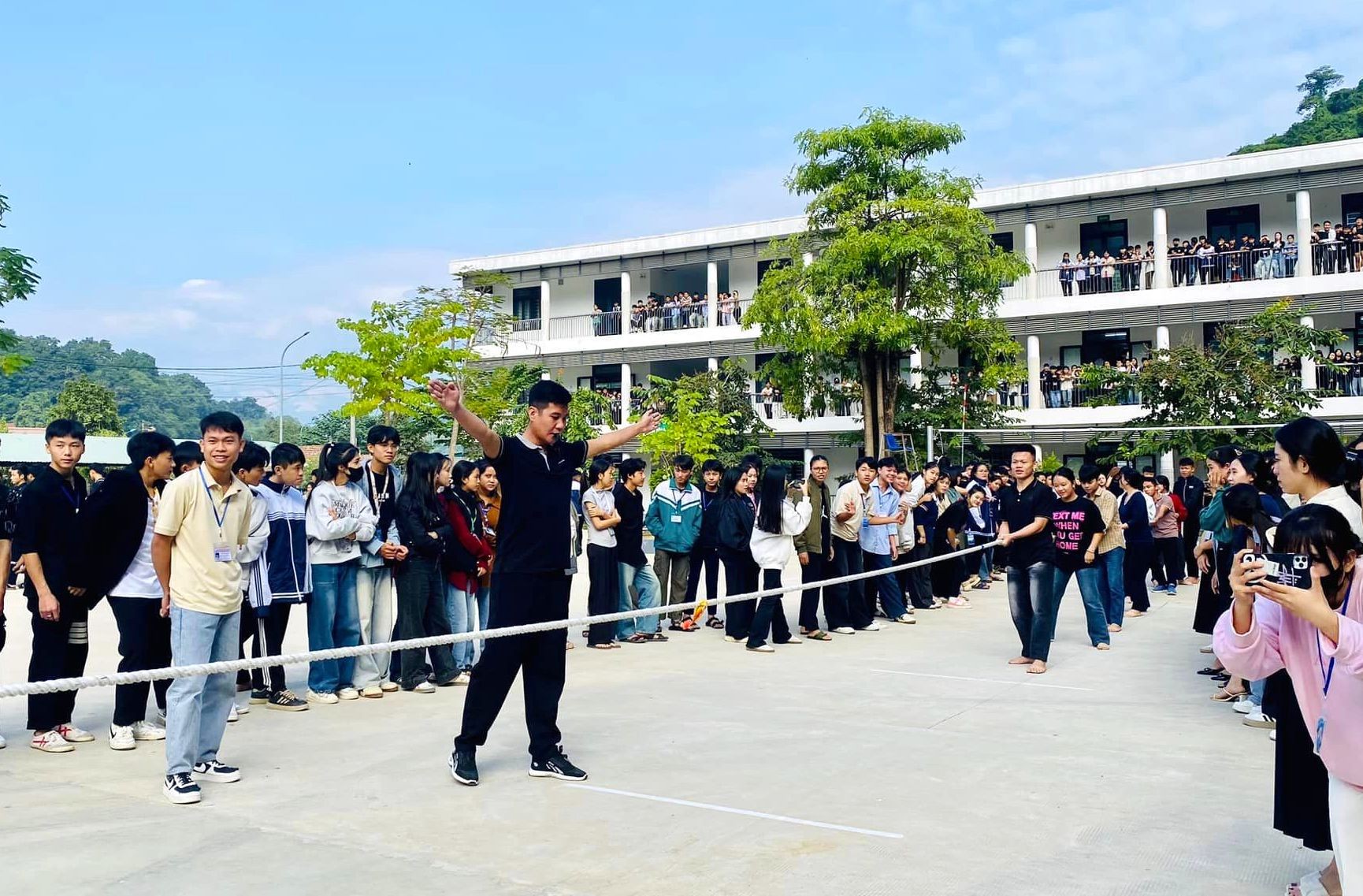 Nói không với điện thoại, học sinh Nghệ An trở về tuổi thơ với nhảy dây, đá cầu- Ảnh 7.