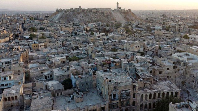 Quân nổi dậy Syria bất ngờ tấn công lớn, tiến vào Aleppo chóng vánh- Ảnh 1.