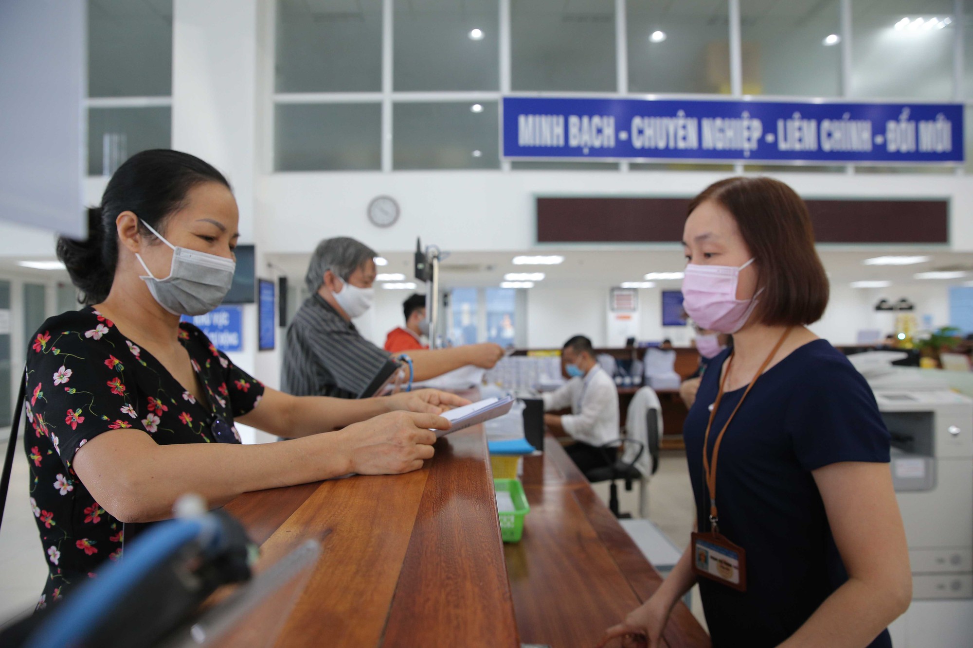 Có nên quy định ngưỡng nợ thuế bị hoãn xuất cảnh?- Ảnh 1.