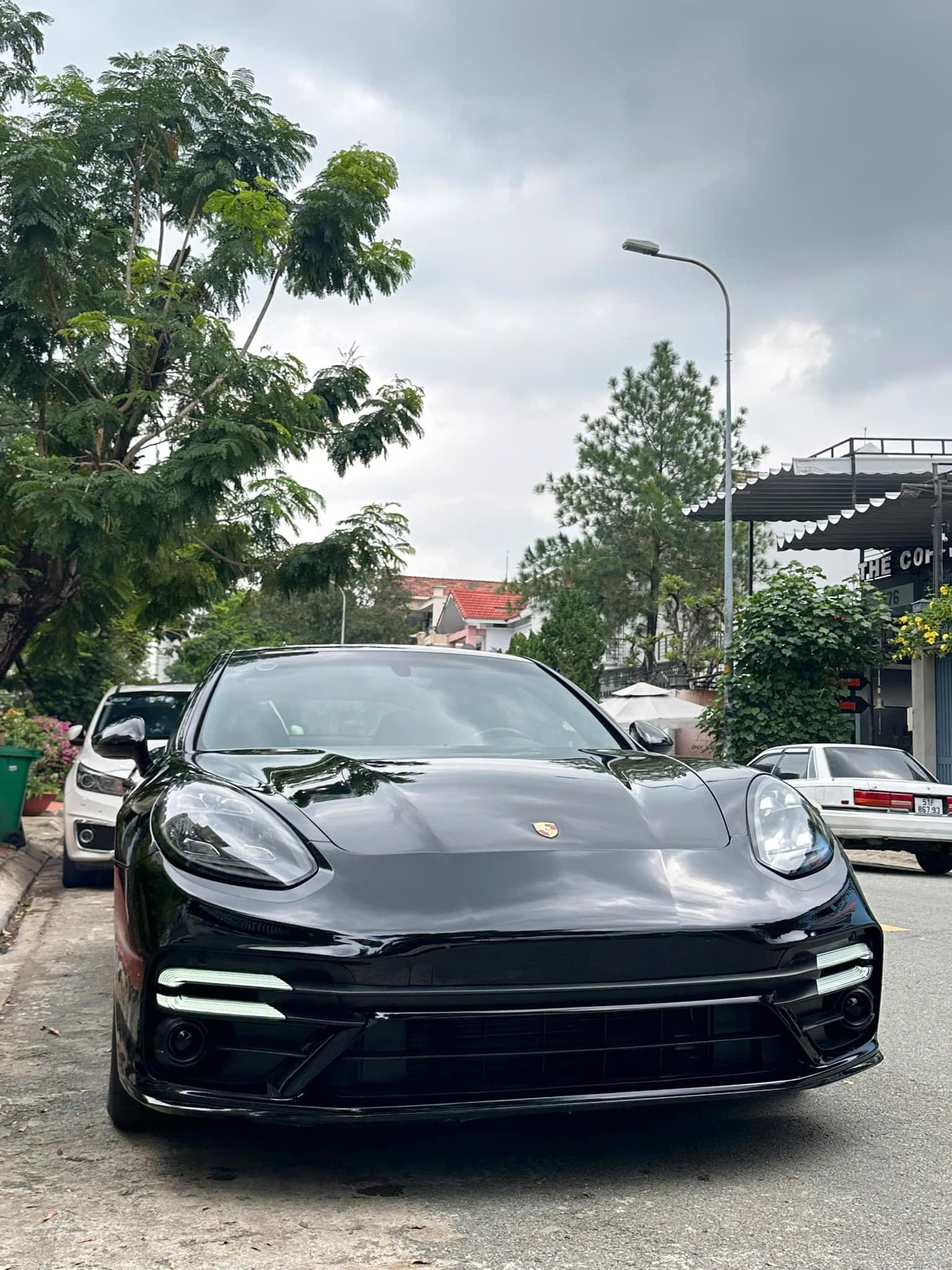 Porsche Panamera 2011 rao bán gần 1 tỷ: Đầu xe nâng cấp giống đời mới, người bán khẳng định xe nguyên bản, chấp 'mọi thầy thợ giỏi nhất đến xem'- Ảnh 2.