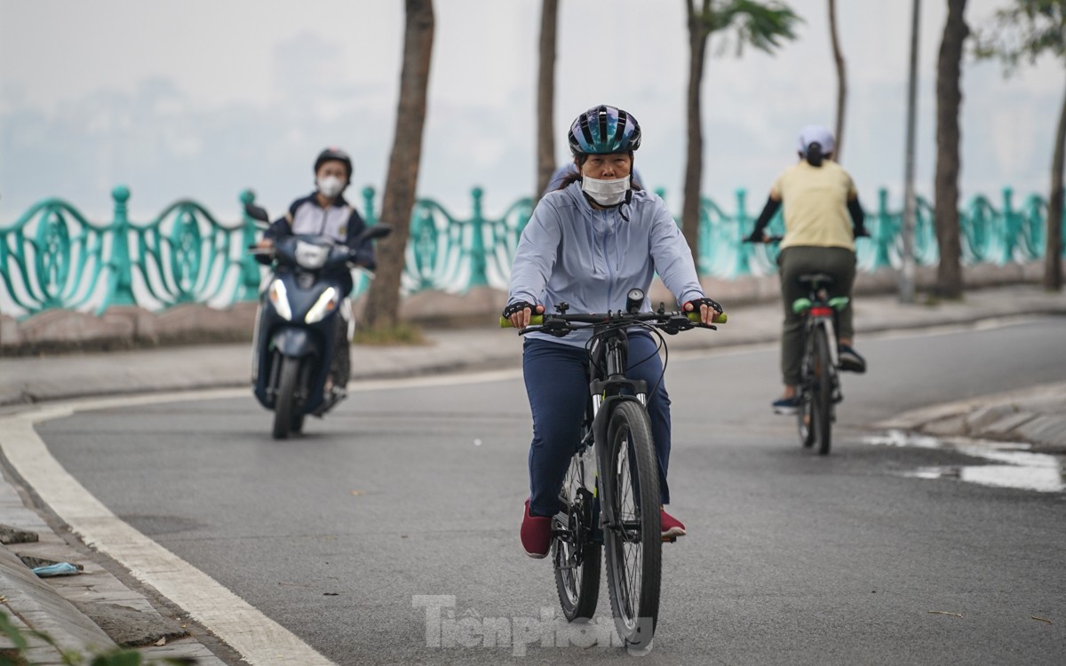 Trời Hà Nội mờ đục vì ô nhiễm, một số nơi không khí ở mức xấu- Ảnh 8.