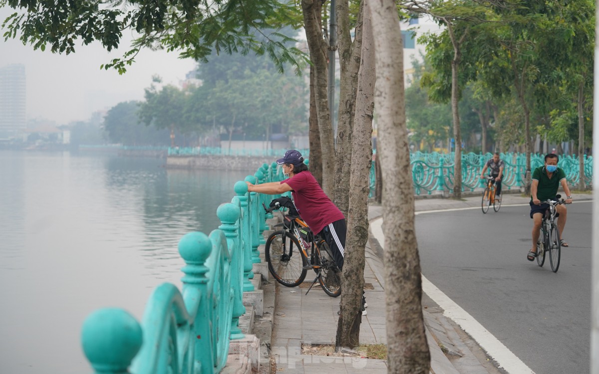 Trời Hà Nội mờ đục vì ô nhiễm, một số nơi không khí ở mức xấu- Ảnh 9.