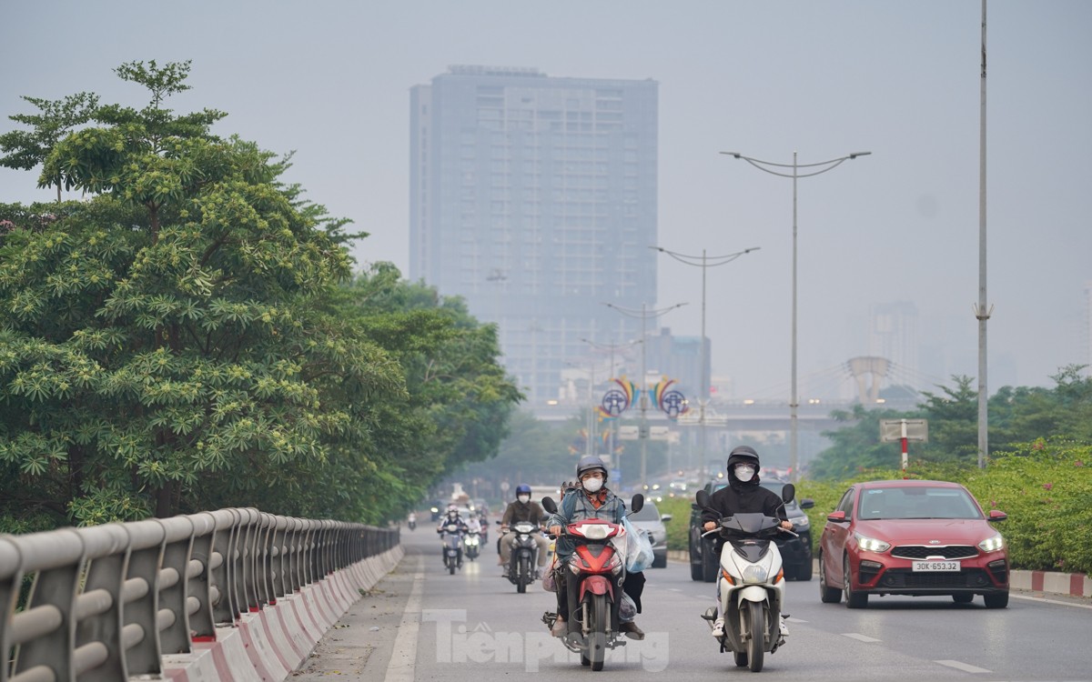 Trời Hà Nội mờ đục vì ô nhiễm, một số nơi không khí ở mức xấu- Ảnh 4.