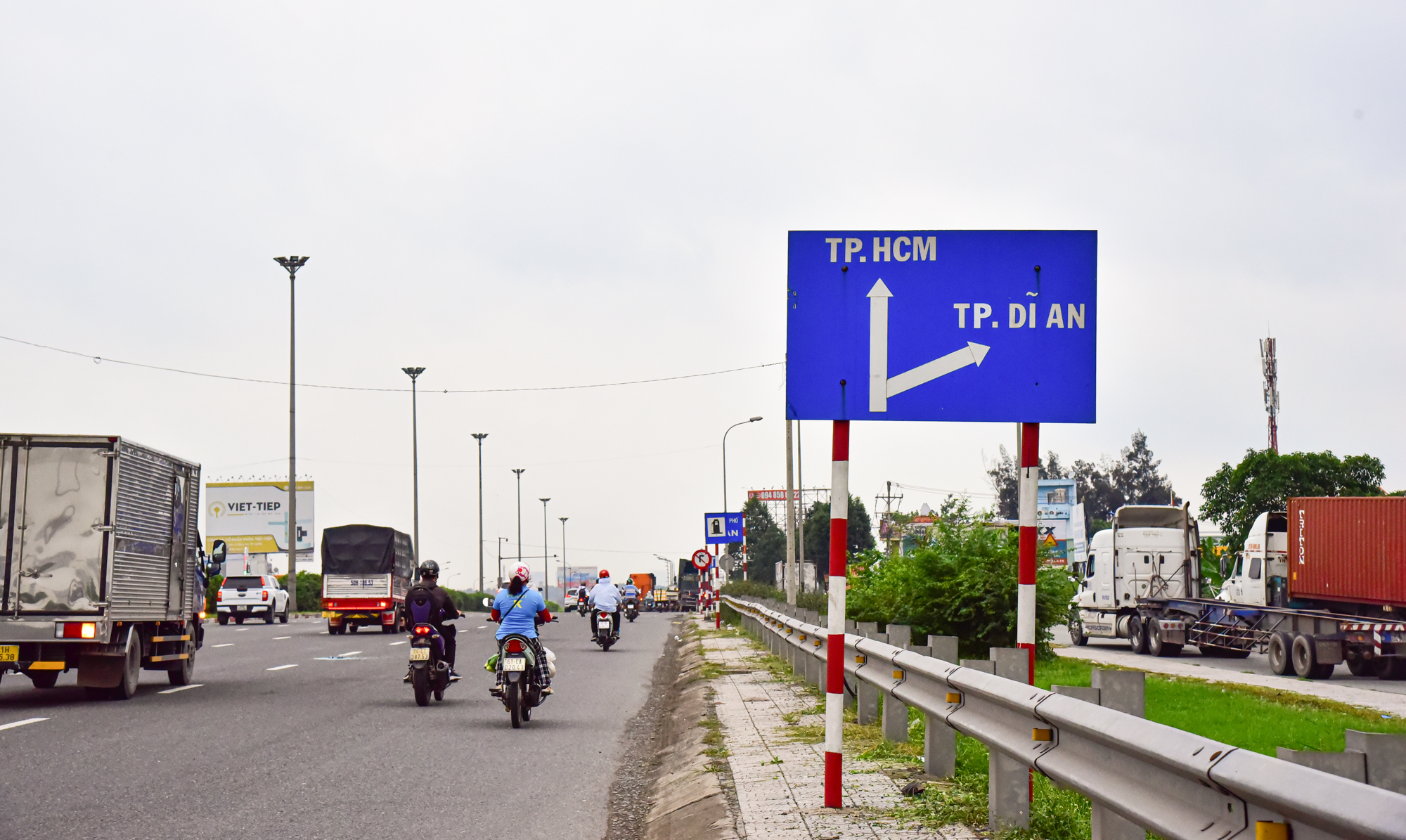 Toàn cảnh đoạn đường dài 10 km nhưng đi qua ba tỉnh, thành phố, một siêu bến xe và hai cảng đường thuỷ- Ảnh 1.