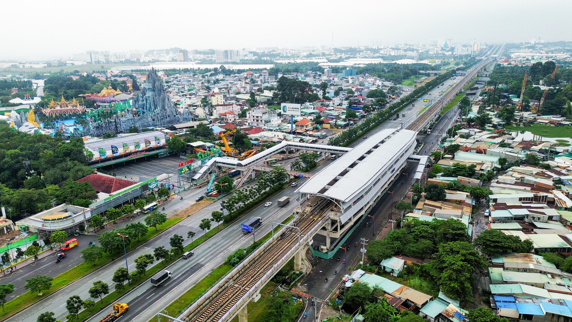 Toàn cảnh đoạn đường dài 10 km nhưng đi qua ba tỉnh, thành phố, một siêu bến xe và hai cảng đường thuỷ- Ảnh 3.