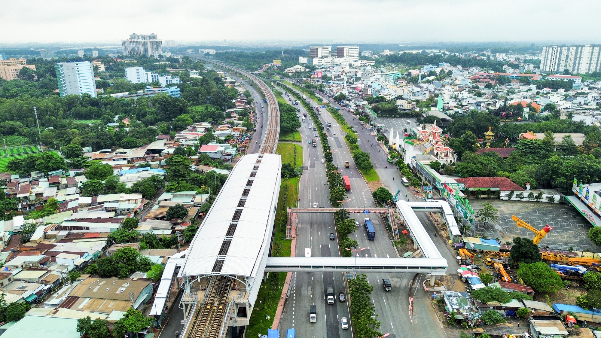 Toàn cảnh đoạn đường dài 10 km nhưng đi qua ba tỉnh, thành phố, một siêu bến xe và hai cảng đường thuỷ- Ảnh 4.