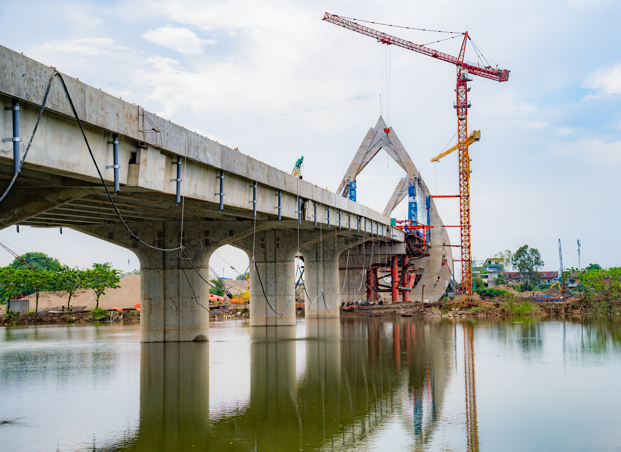 Ngắm cây cầu dây văng hình búp sen ở Nam Định, trị giá 1.200 tỷ, chuẩn bị được thông xe trong vài tháng tới- Ảnh 6.