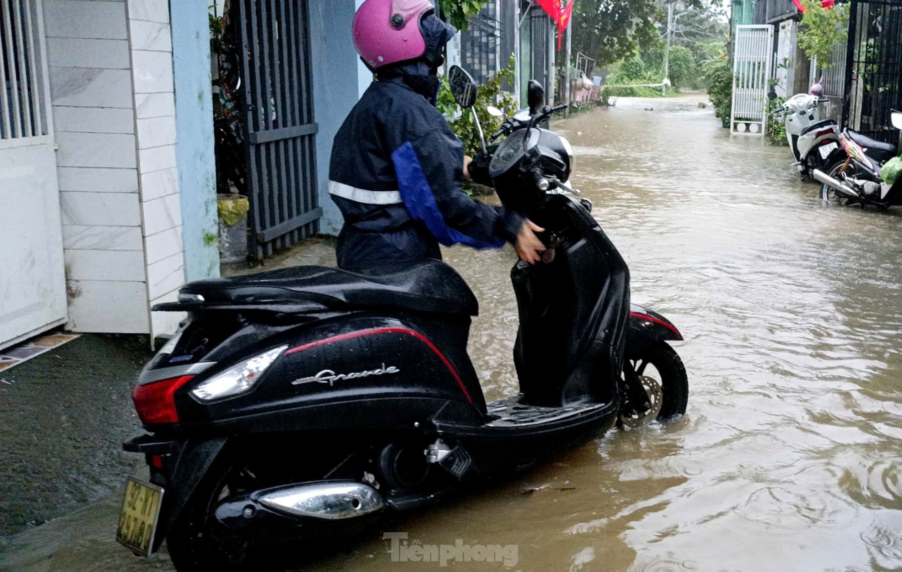 Đà Nẵng ngập do mưa lớn, nhà trường thông báo khẩn học sinh không tới lớp- Ảnh 3.