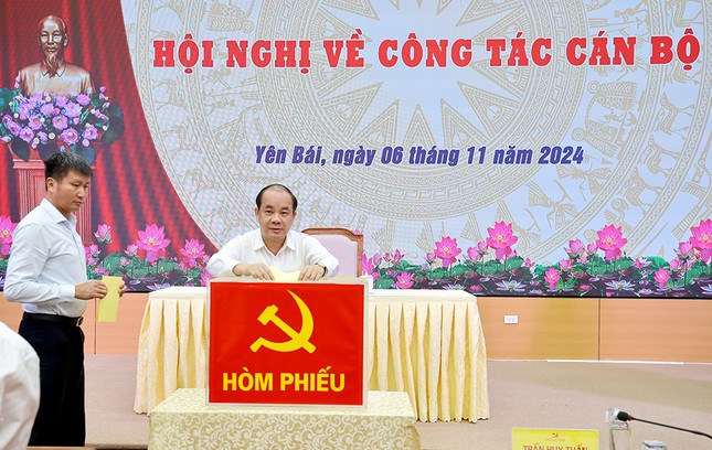 Ông Trần Huy Tuấn được bầu giữ chức Bí thư Tỉnh ủy Yên Bái- Ảnh 2.