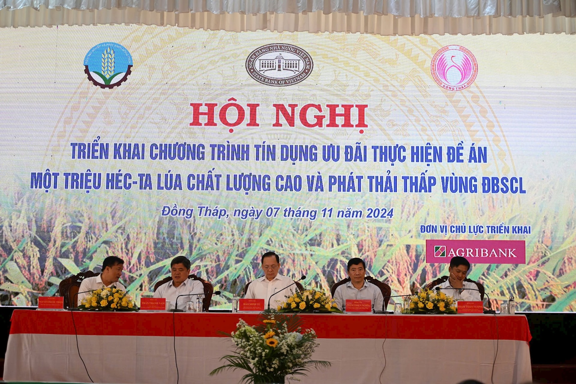 Chương trình tín dụng ưu đãi thực hiện Đề án 1 triệu ha lúa chất lượng cao, phát thải thấp vùng ĐBSCL: Lãi suất giảm ít nhất 1%/năm, nhiều ngân hàng cùng tham gia- Ảnh 2.