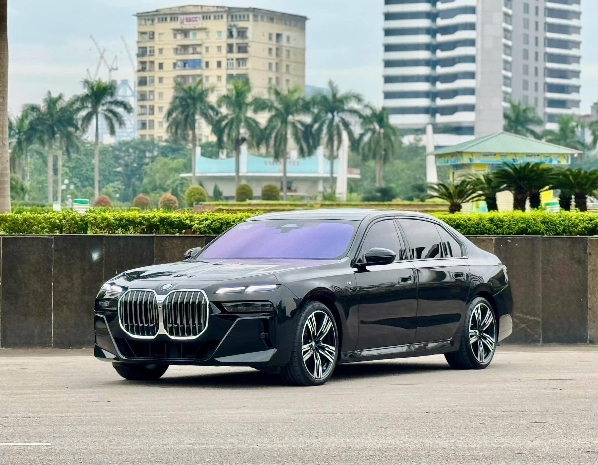 Rapper Andree tậu BMW 7-Series giá niêm yết hơn 5 tỷ đồng, CĐM mạng khen ‘đỉnh nóc kịch trần’- Ảnh 4.