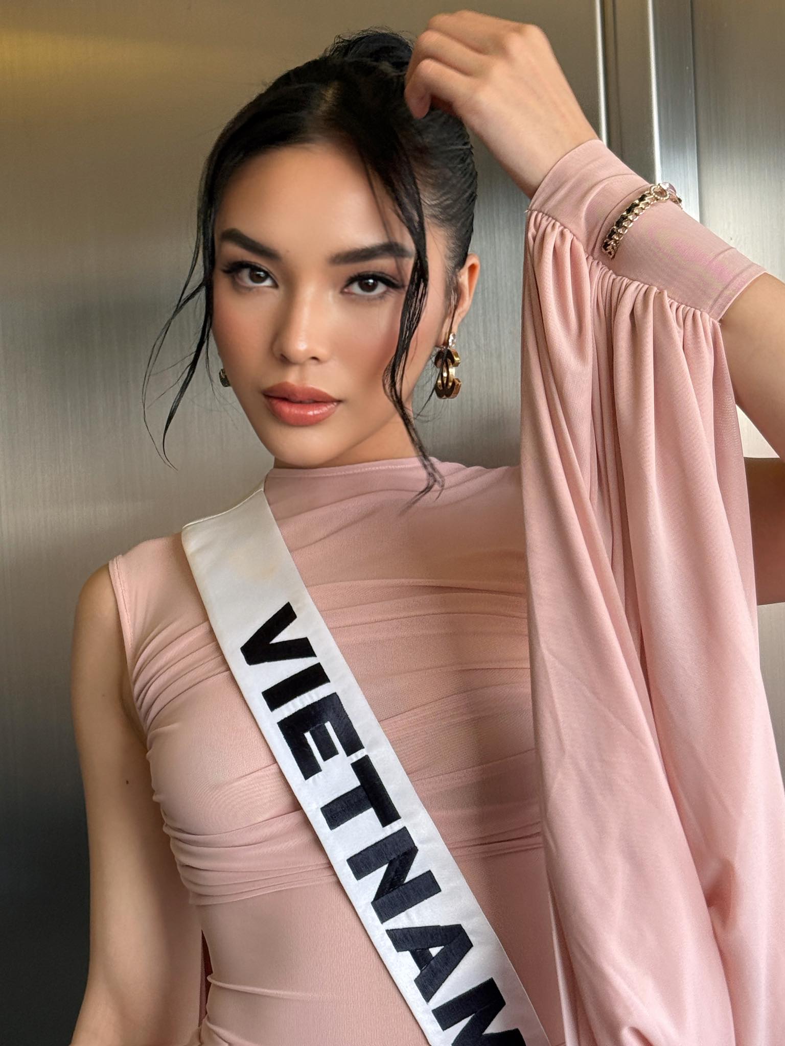 Kỳ Duyên ngày thứ 10 Miss Universe: Người khen "slay", người chê sến, nhưng có 1 điểm cộng cực lớn!- Ảnh 1.