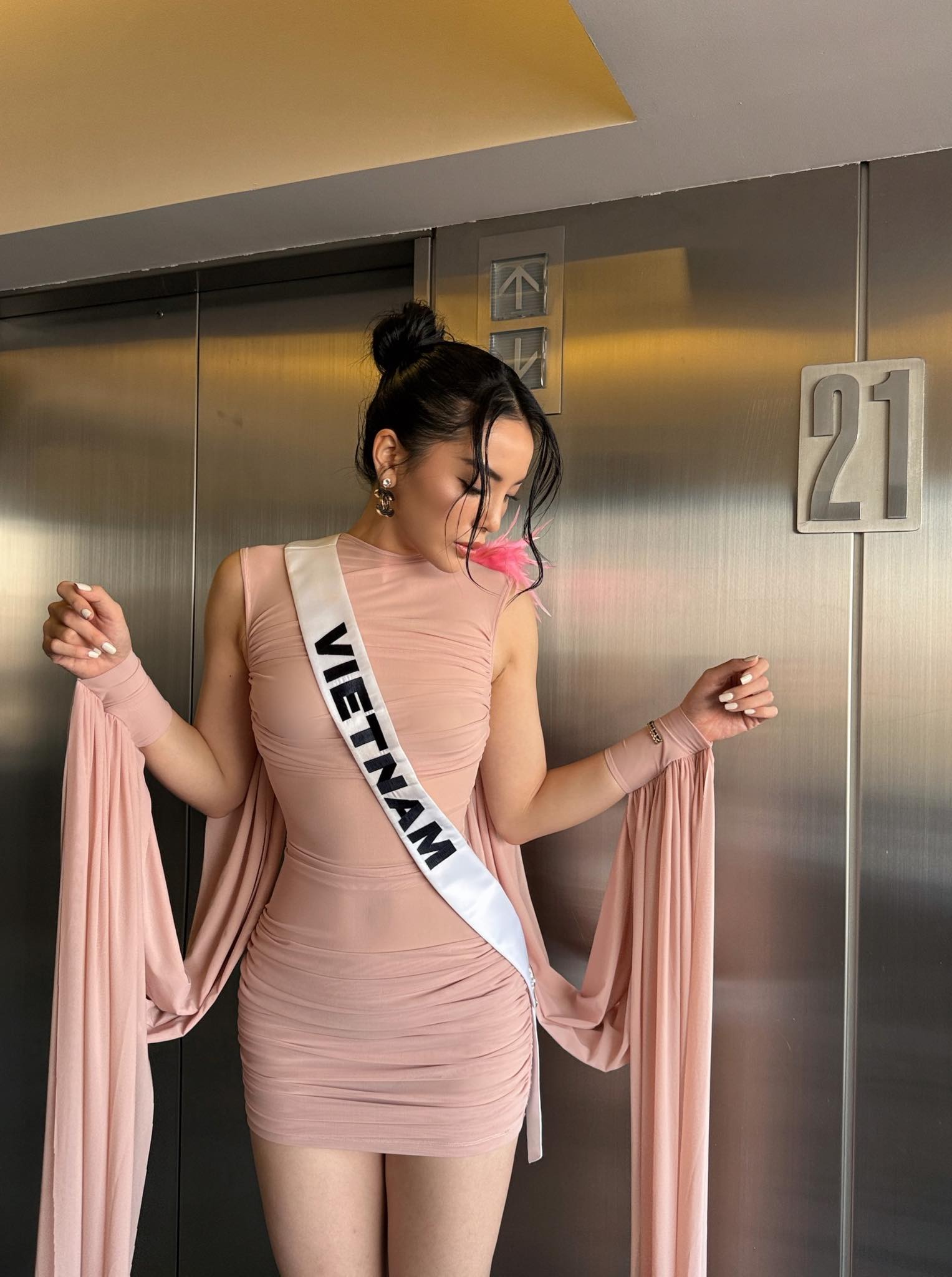 Kỳ Duyên ngày thứ 10 Miss Universe: Người khen "slay", người chê sến, nhưng có 1 điểm cộng cực lớn!- Ảnh 2.