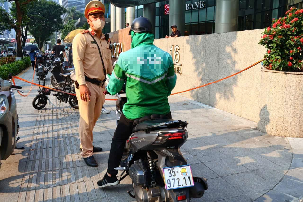 Hà Nội: Các tổ công tác đặc biệt xử lý hàng loạt hành vi 'làm ảo thuật' với biển số xe ô tô, xe máy- Ảnh 4.