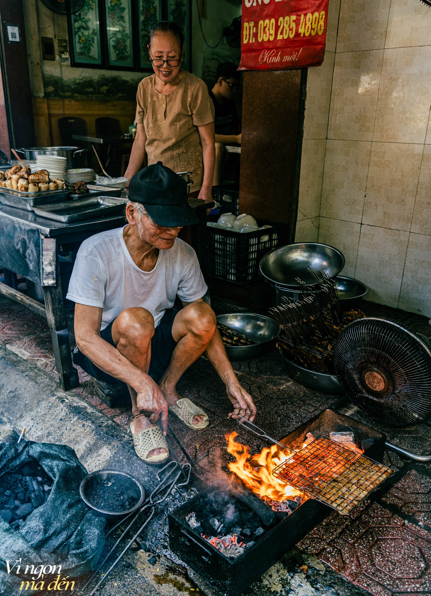 Quán bún chả "Ông bà già" bán 3 đời ở Hà Nội, nổi tiếng nhờ những miếng chả băm cuốn lá mùi tàu đặc biệt hiếm nơi có
- Ảnh 18.