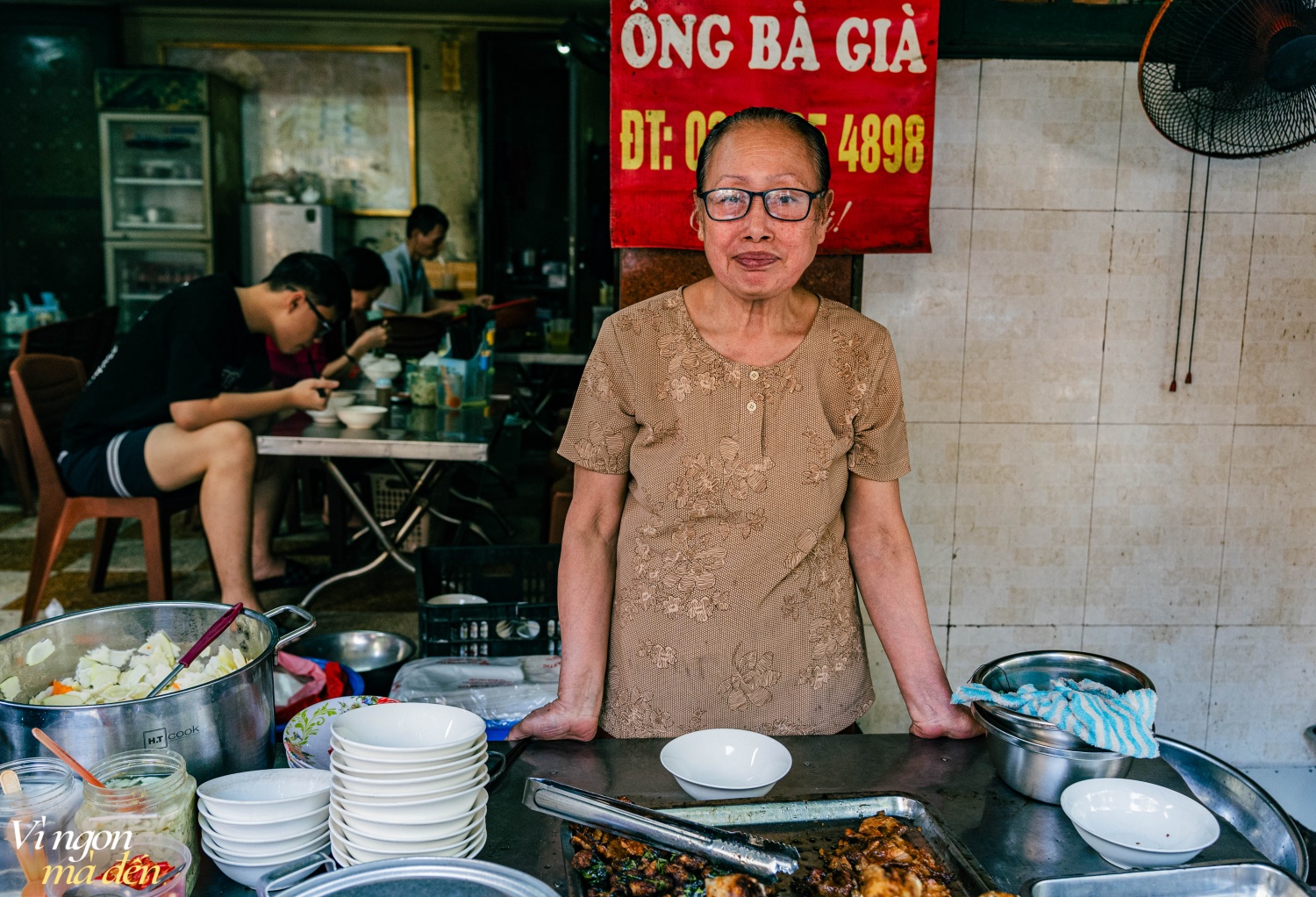 Quán bún chả "Ông bà già" bán 3 đời ở Hà Nội, nổi tiếng nhờ những miếng chả băm cuốn lá mùi tàu đặc biệt hiếm nơi có
- Ảnh 19.