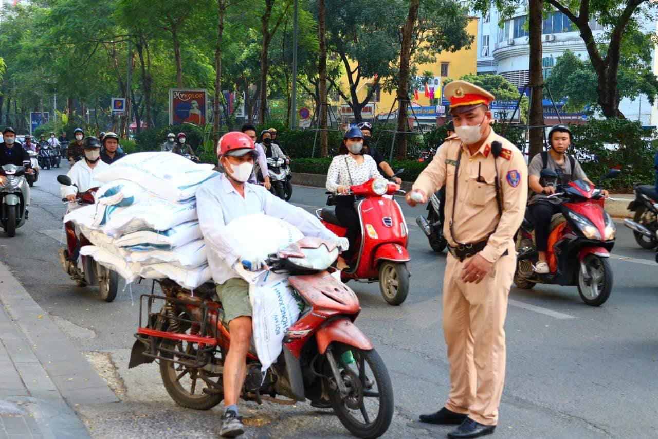 Hà Nội: Các tổ công tác đặc biệt xử lý hàng loạt hành vi 'làm ảo thuật' với biển số xe ô tô, xe máy- Ảnh 2.