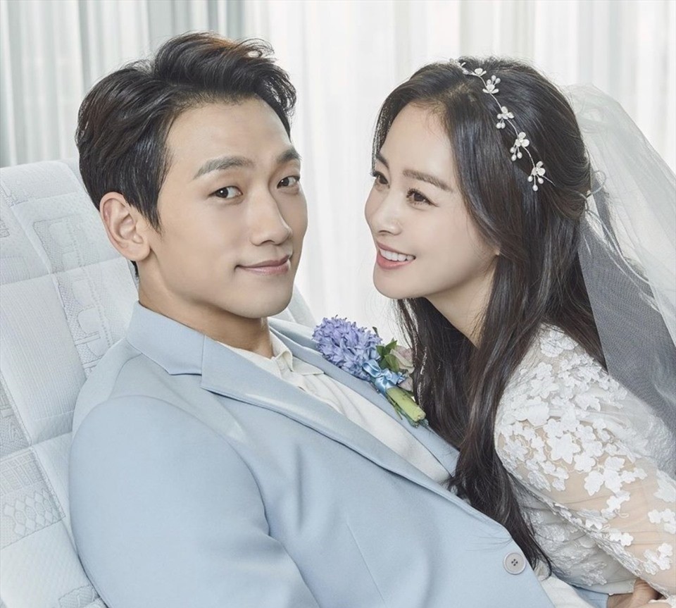 "Tóm dính" vợ chồng Kim Tae Hee - Bi Rain trốn con hẹn hò, nhan sắc cam thường hút 30 triệu lượt xem- Ảnh 6.