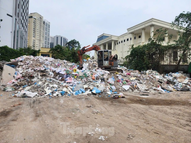 Hà Nội: Dự án khu đô thị 'bất động' 16 năm, thành nơi tập kết trạc thải, vật liệu xây dựng- Ảnh 6.