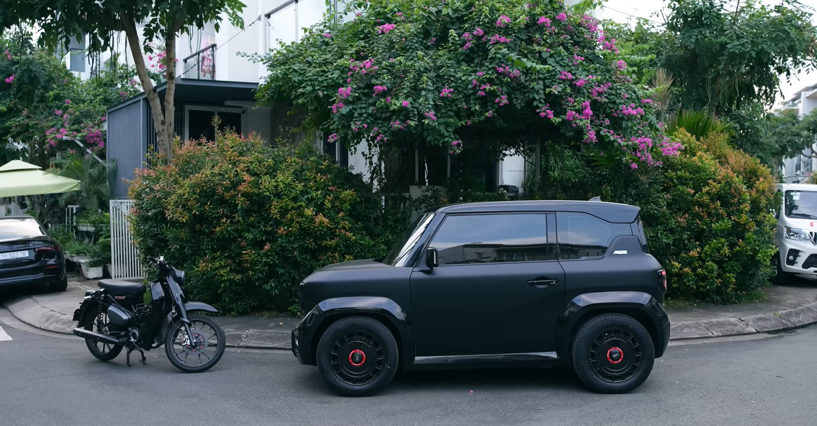 "Pháp sư" Mr. Xuân Hoàn thay áo mới cho VinFast VF 3: mini Defender phiên bản "hoàng tử bóng đêm", cặp đèn pha đổi màu theo ý thích- Ảnh 8.