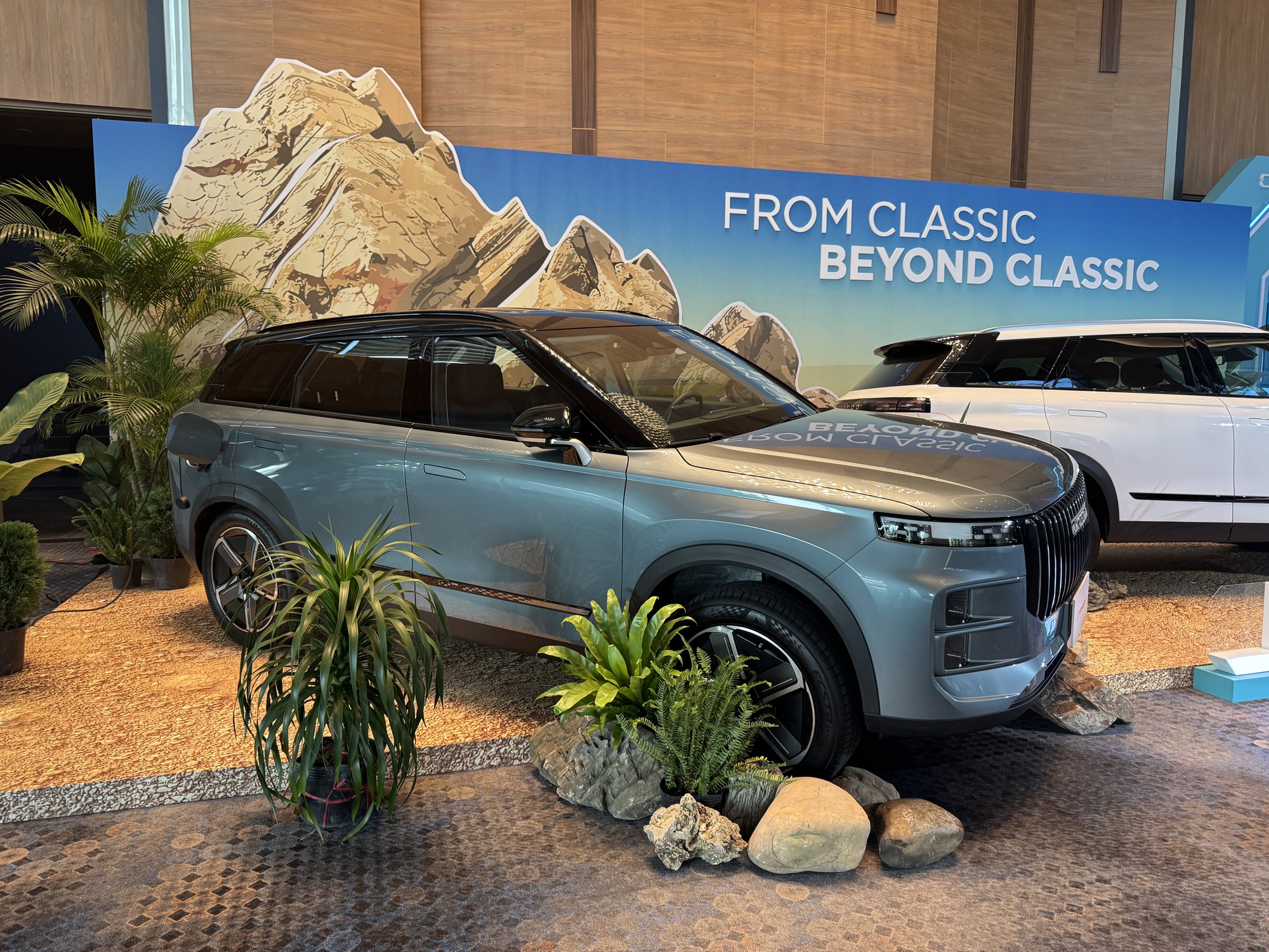 Jaecoo J7 đã ra biển, lăn bánh trên đường phố Việt Nam, dễ mở bán sớm đấu CR-V bằng 2 bản xăng, hybrid, có AWD- Ảnh 7.