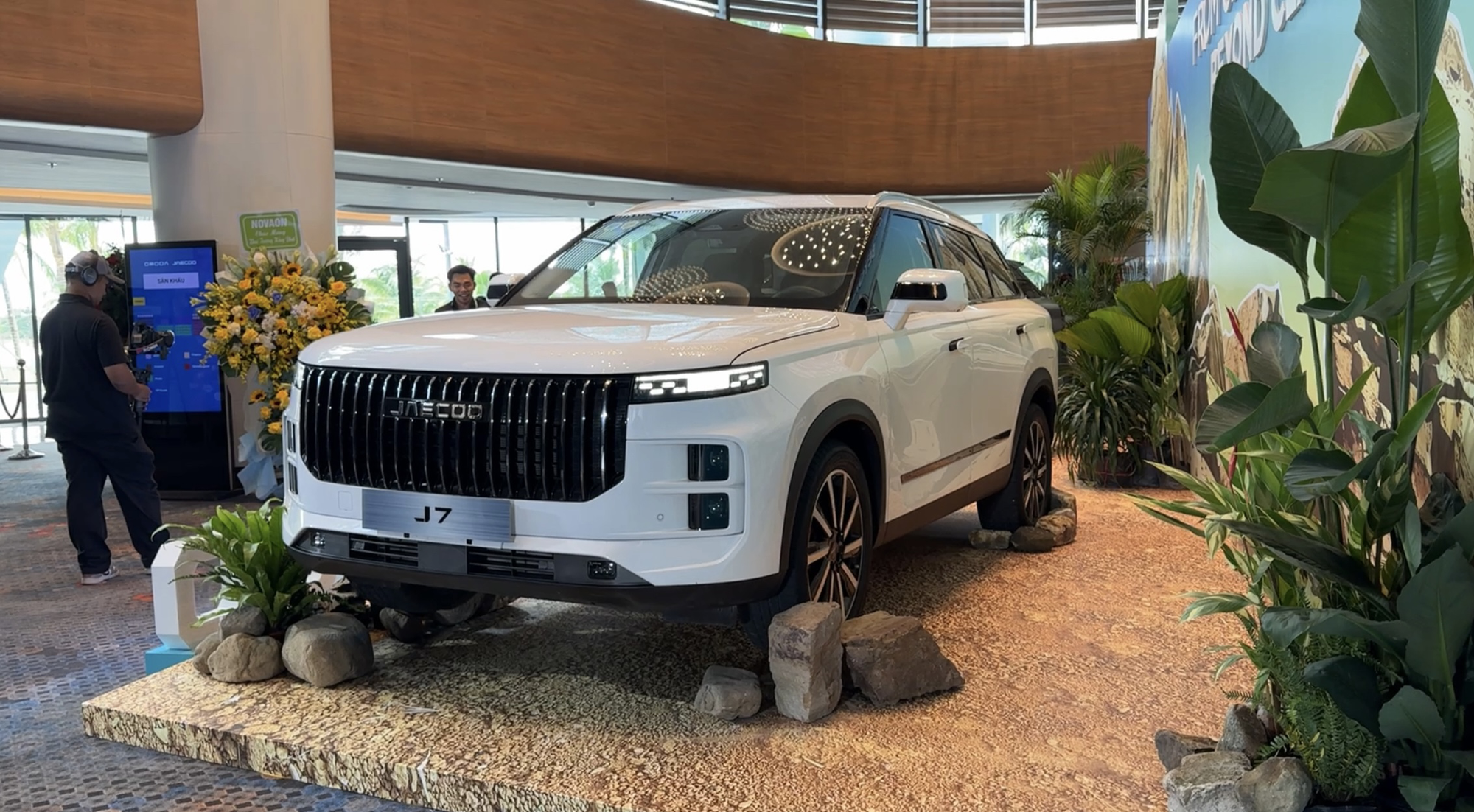 Jaecoo J7 đã ra biển, lăn bánh trên đường phố Việt Nam, dễ mở bán sớm đấu CR-V bằng 2 bản xăng, hybrid, có AWD- Ảnh 2.