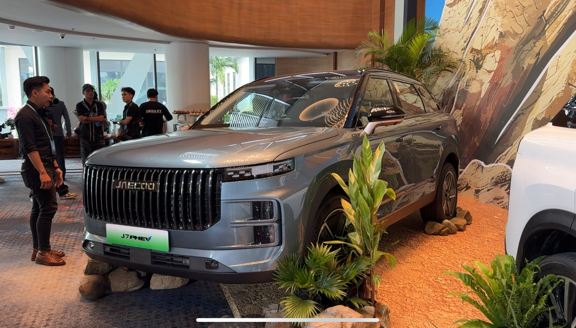 Jaecoo J7 đã ra biển, lăn bánh trên đường phố Việt Nam, dễ mở bán sớm đấu CR-V bằng 2 bản xăng, hybrid, có AWD- Ảnh 3.