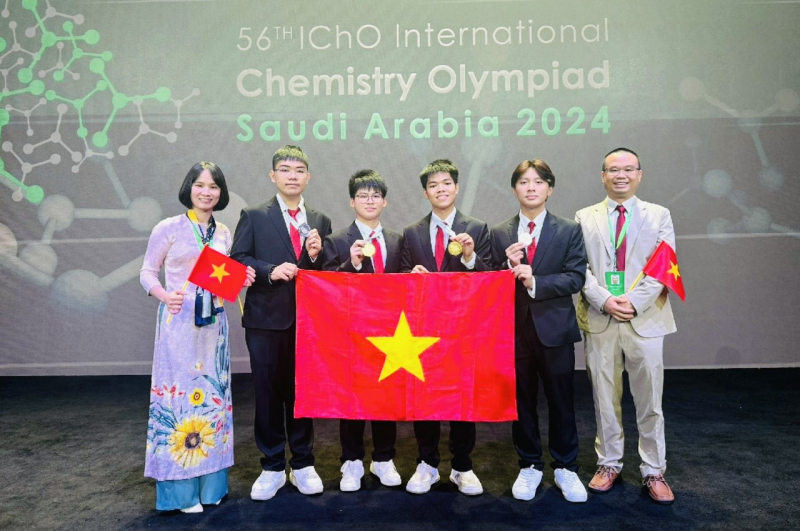 2024 - năm của lá cờ tri thức Việt Nam tung bay đầy tự hào tại các cuộc thi Olympic quốc tế- Ảnh 4.