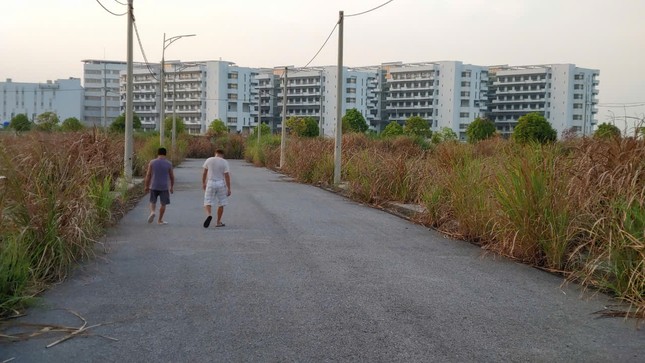 'Cò đất' nhộn nhịp quanh bệnh viện nghìn tỷ đắp chiếu ở Hà Nam- Ảnh 3.